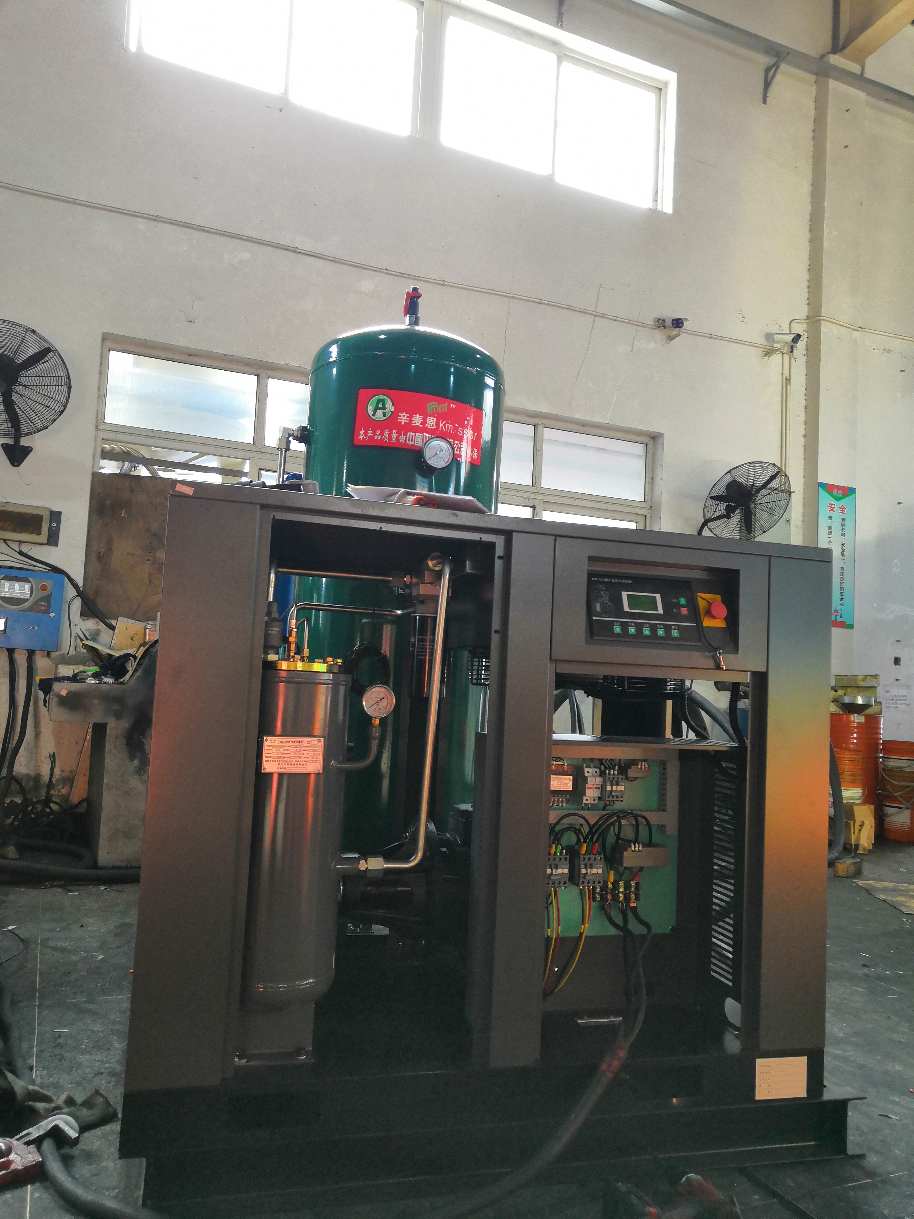 China 22kw screw air compressor with air dryer and adsorption dryer and air tank Factories, Exporters