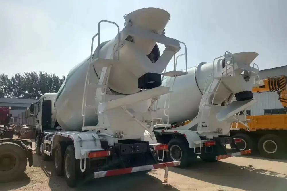 China Mobile Heavy-Duty Sinotruk HOWO 6*4 /8*4 Mixer 8 10 12 14 16 18 20 Cbms Mixer Truck Variable Capacity on-Site Hydraulic Discharge Drum Mixing Concrete