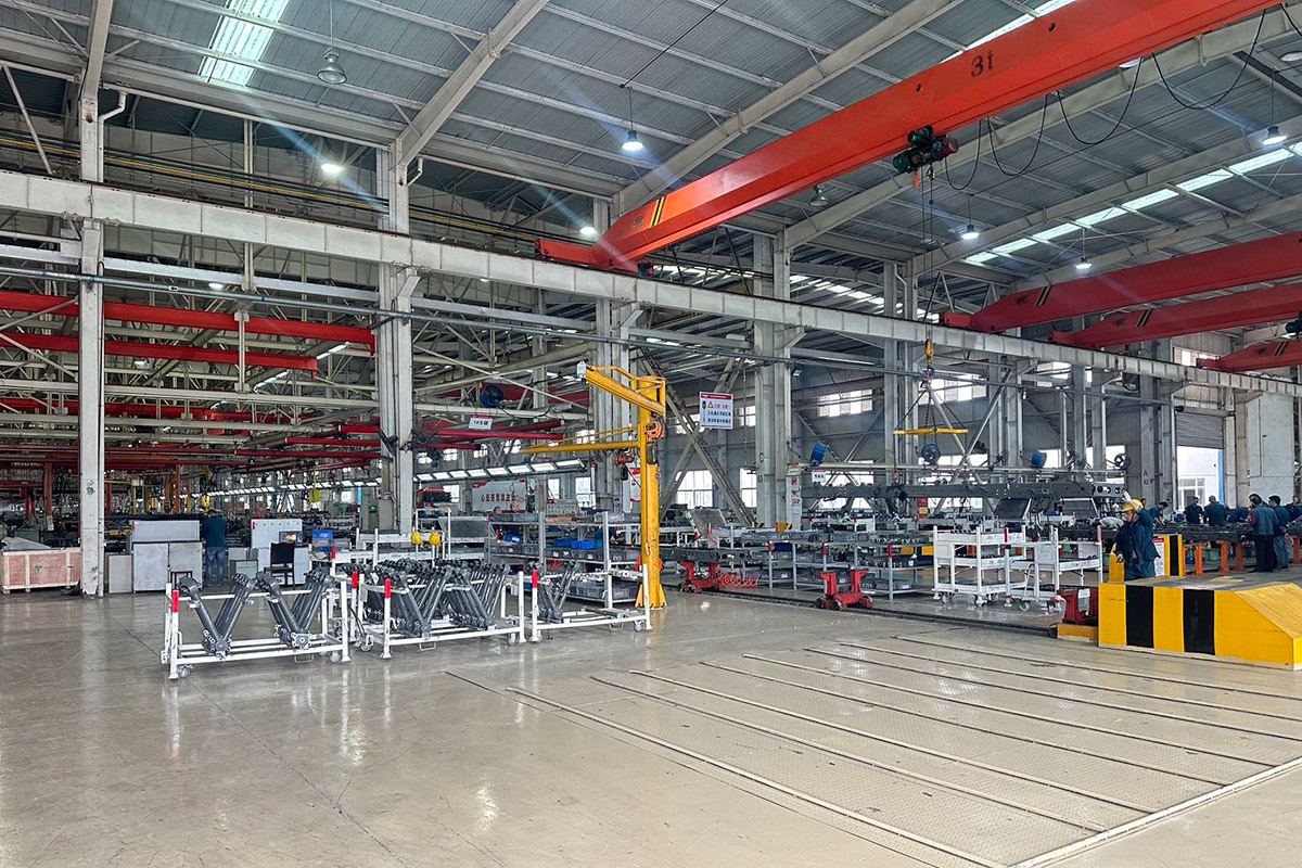 Hongkai Auto heavy duty trucks ready for export
