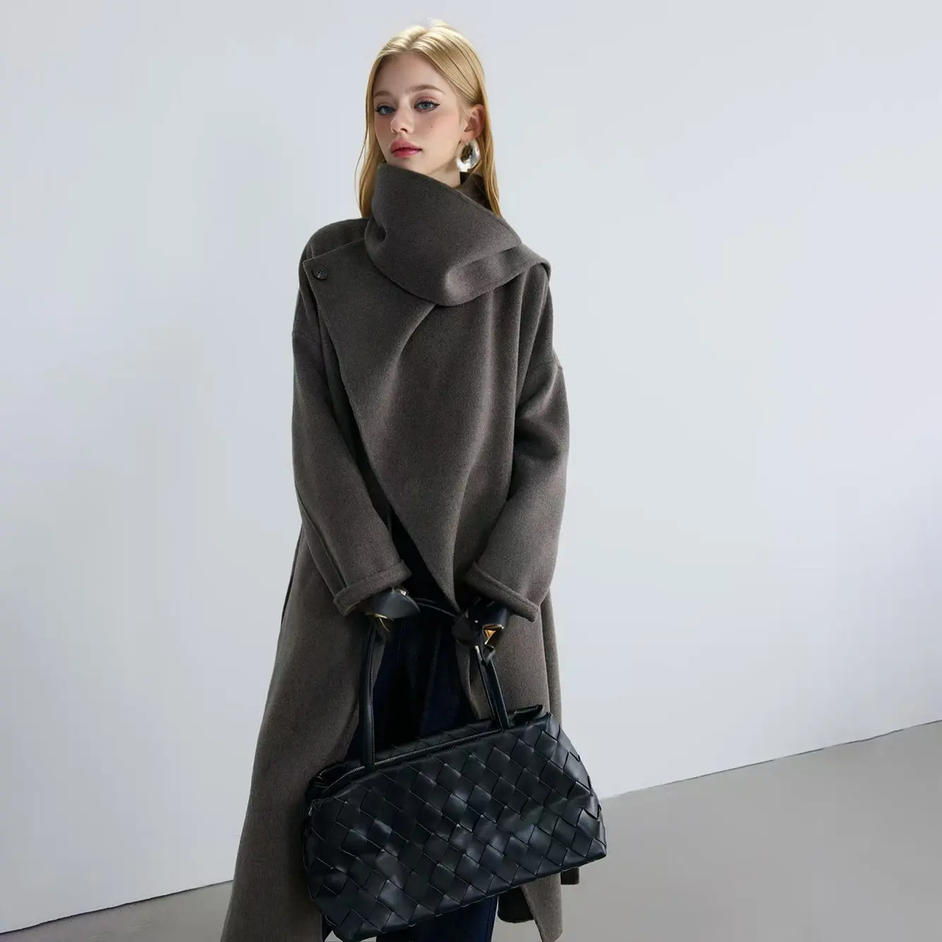 High-Quality Fashion Style Eco-friendly Women's Long Woolen Coat in Camel Down for Winter with Belt Supplier, Factory