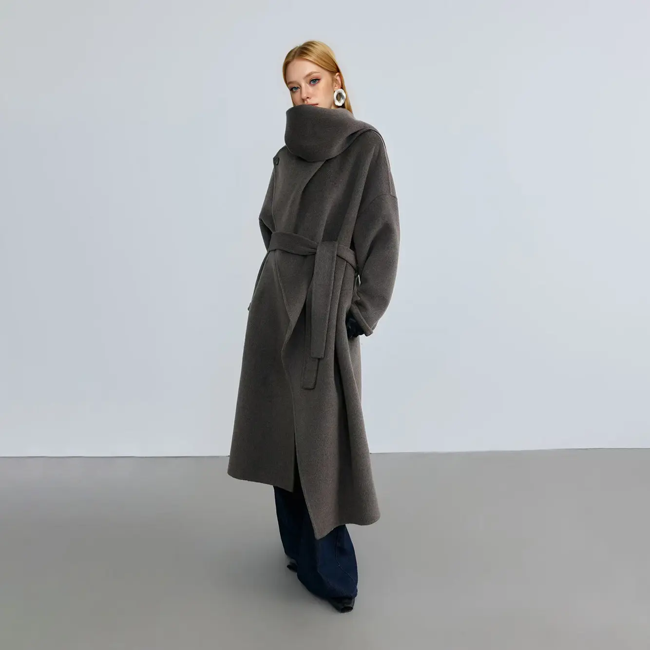 High-Quality Fashion Style Eco-friendly Women's Long Woolen Coat in Camel Down for Winter with Belt Supplier, Factory