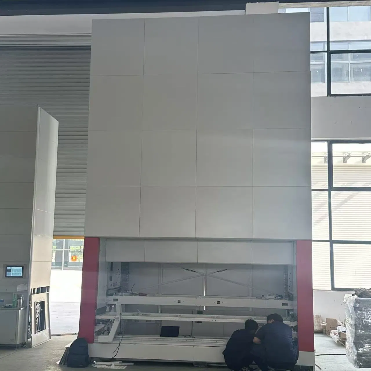 High-Density Vertical Storage System for Maximum Warehouse Performance