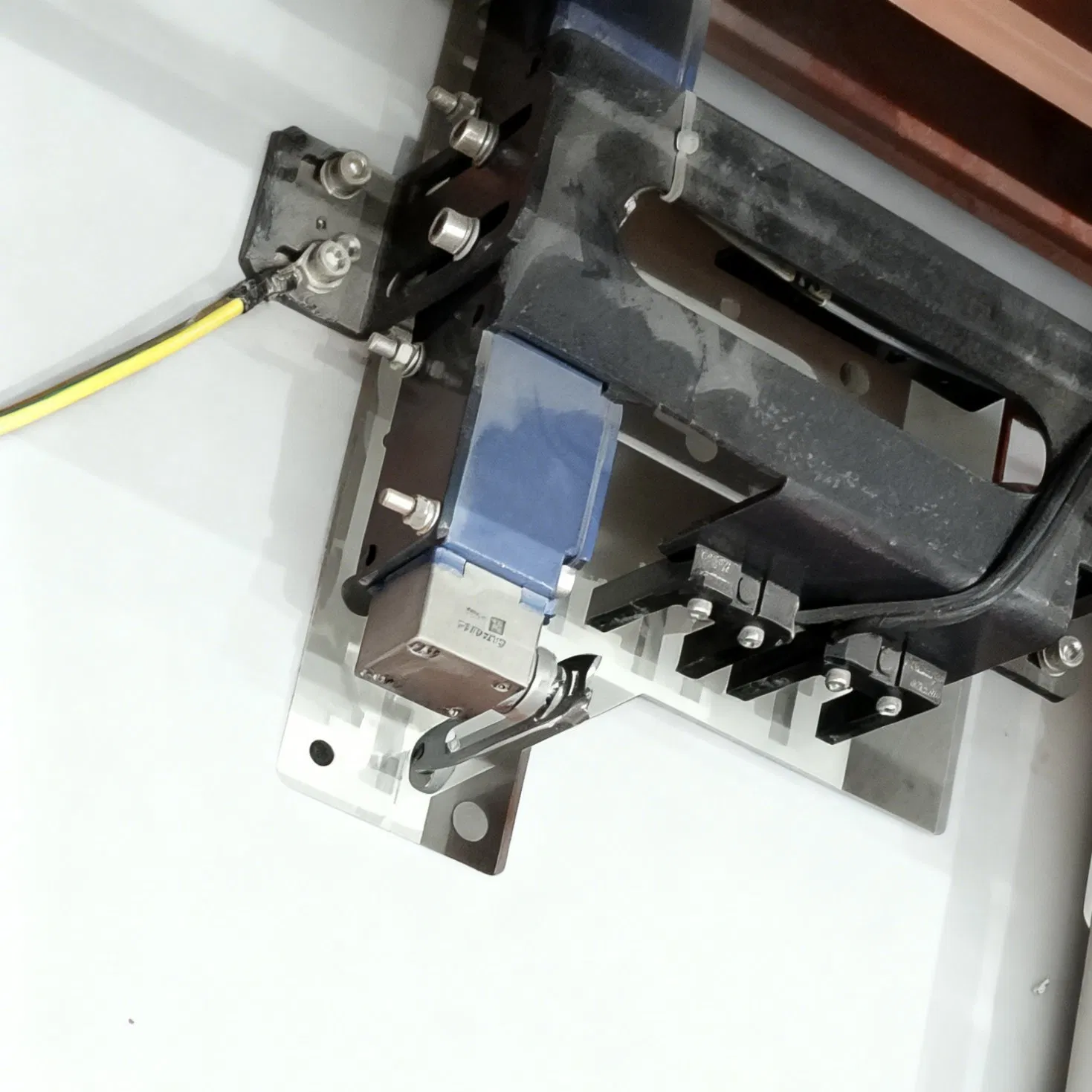 Reliable Warehouse Equipment with Customizable Layout and Safety Features