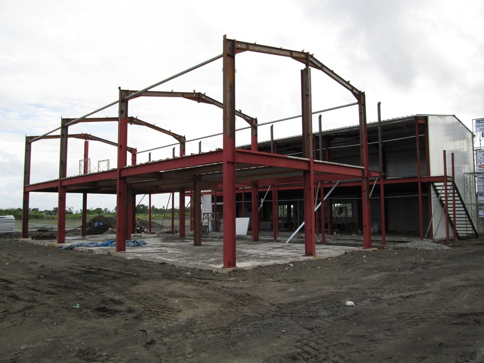 Durable Steel Warehouse Designed for Earthquake Safety Standards