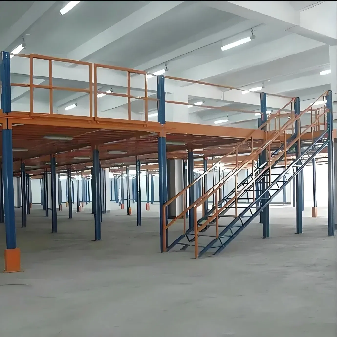 Heavy-Duty Industrial Steel Mezzanine Storage System with Stairs