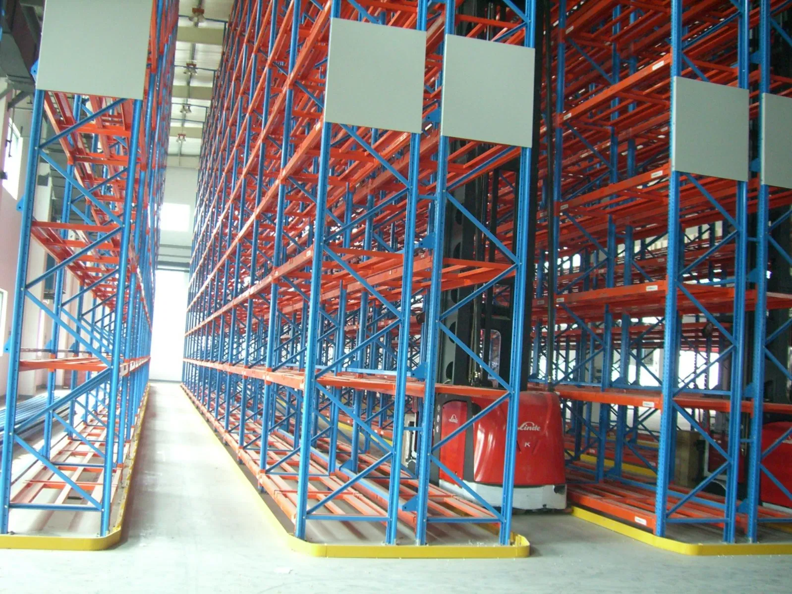 Adjustable Very Narrow Aisle Racking System