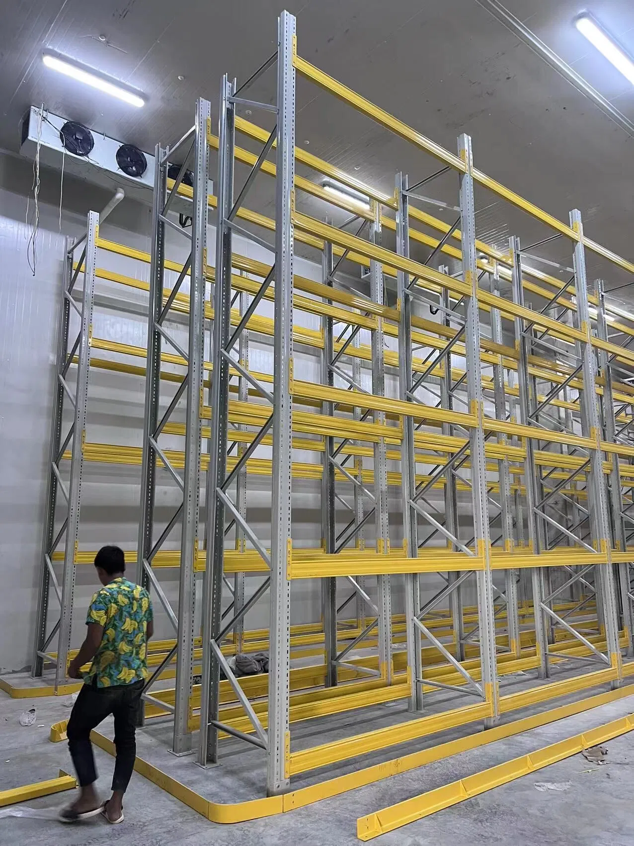 More Capacity High Rack Warehouse System 5 Tier Metal Pallet Narrow Aisle Storage Racking Systems in Warehouse Racking