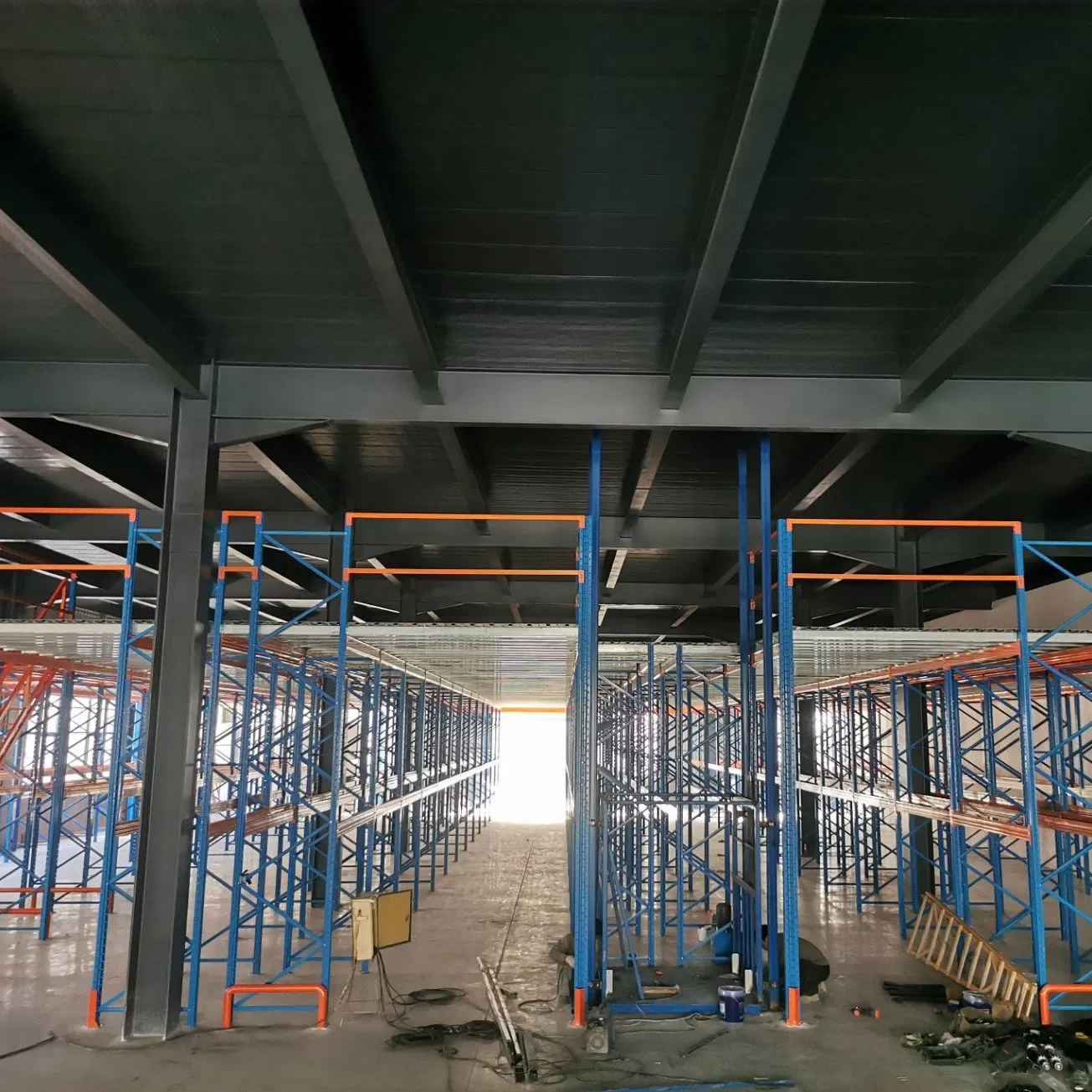 Robust Multi-Level Storage System for Heavy Loads and Space-Saving