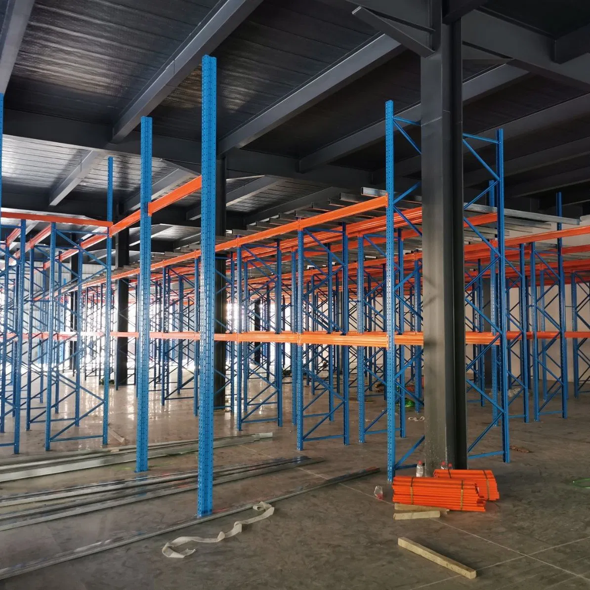 Versatile Structural Mezzanine System for Enhanced Storage Solutions