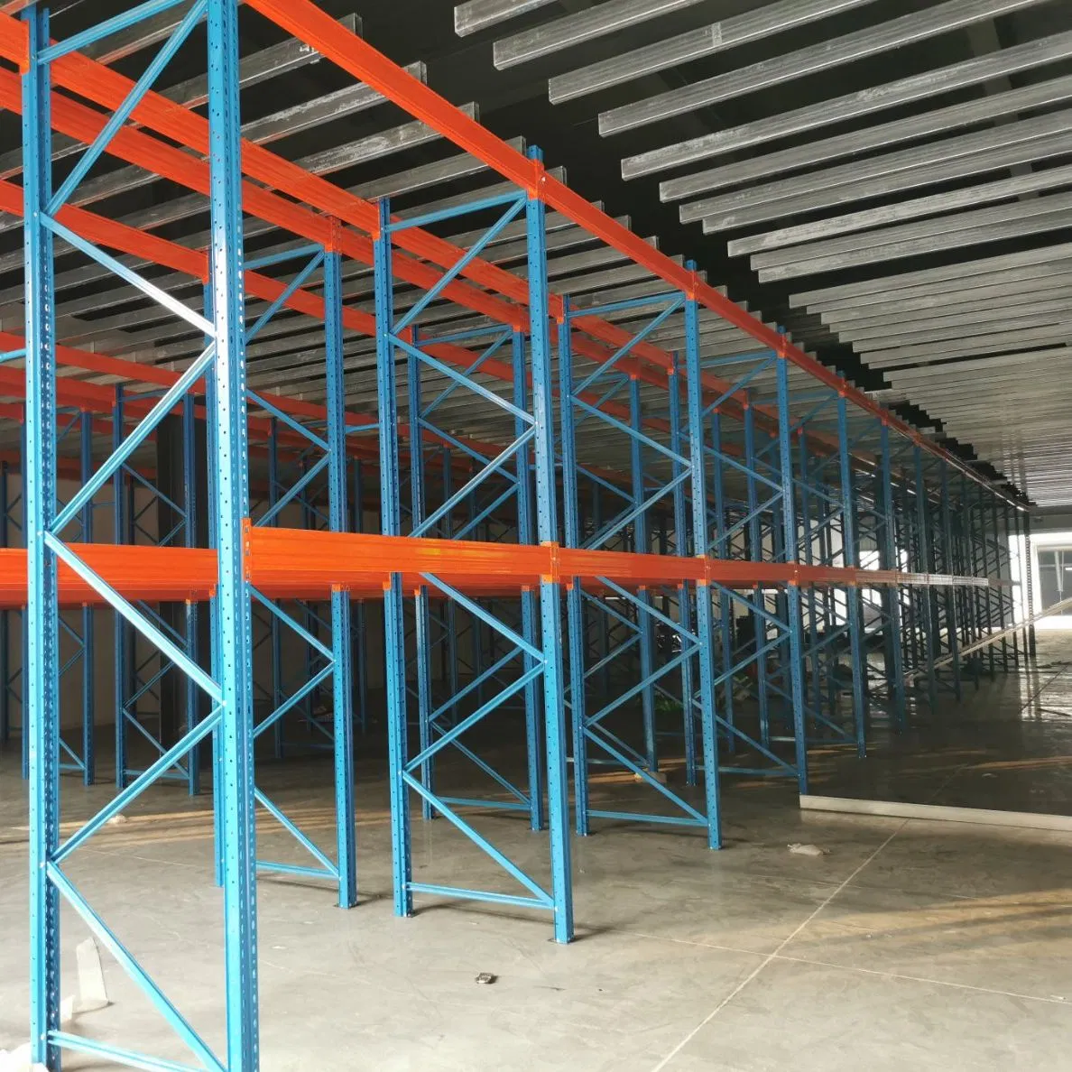 Versatile Structural Mezzanine System for Enhanced Storage Solutions
