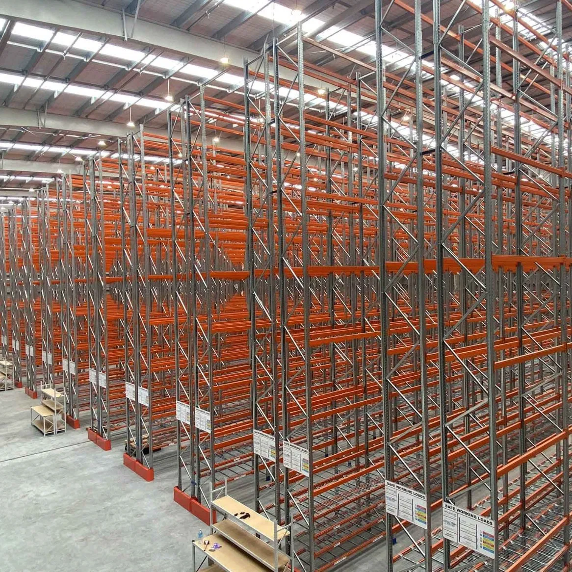 Common Use Industrial Narrow Aisle Pallet Vna Racking System with Good Price