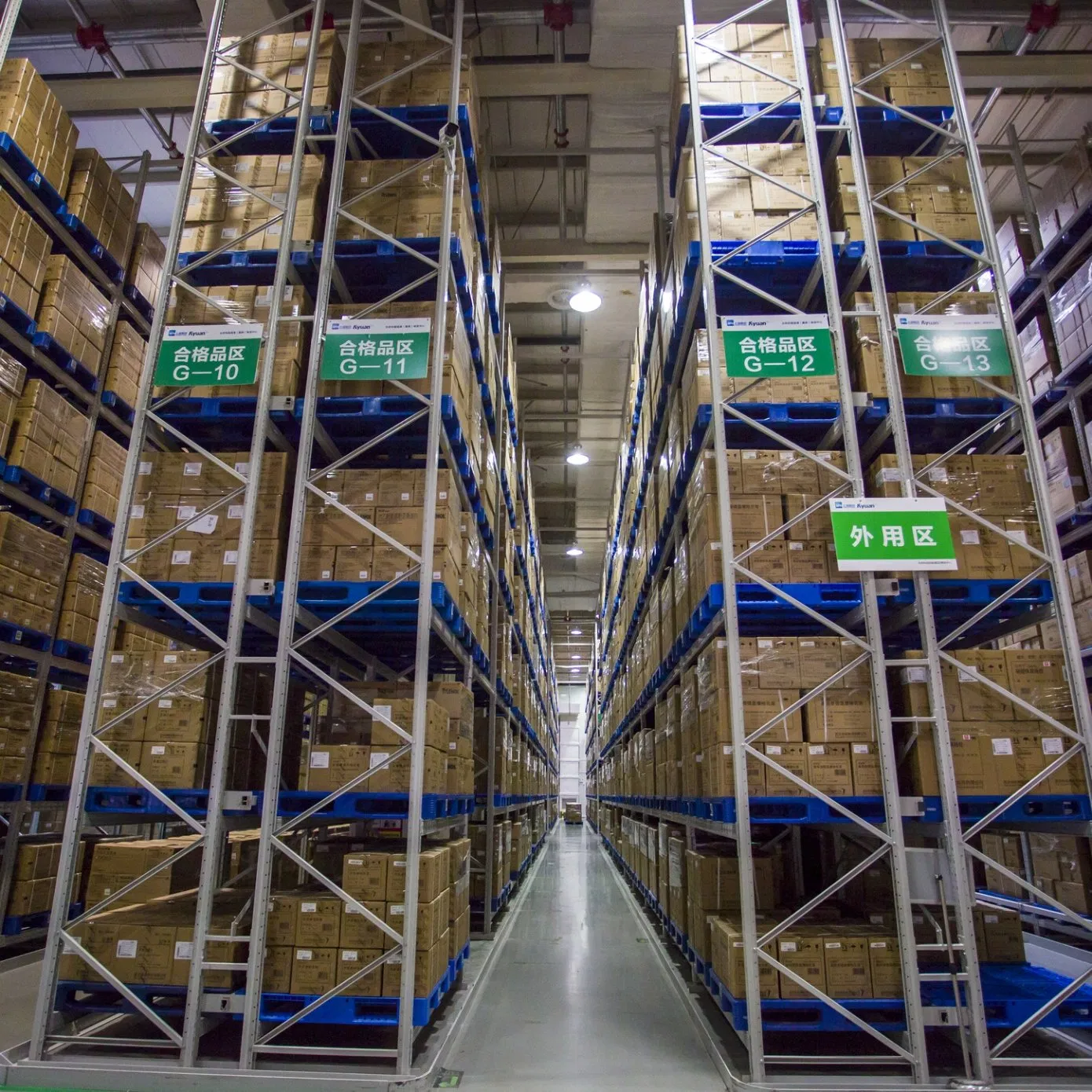 Heavy Duty Very Narrow Aisle Pallet Racking System for Warehouses