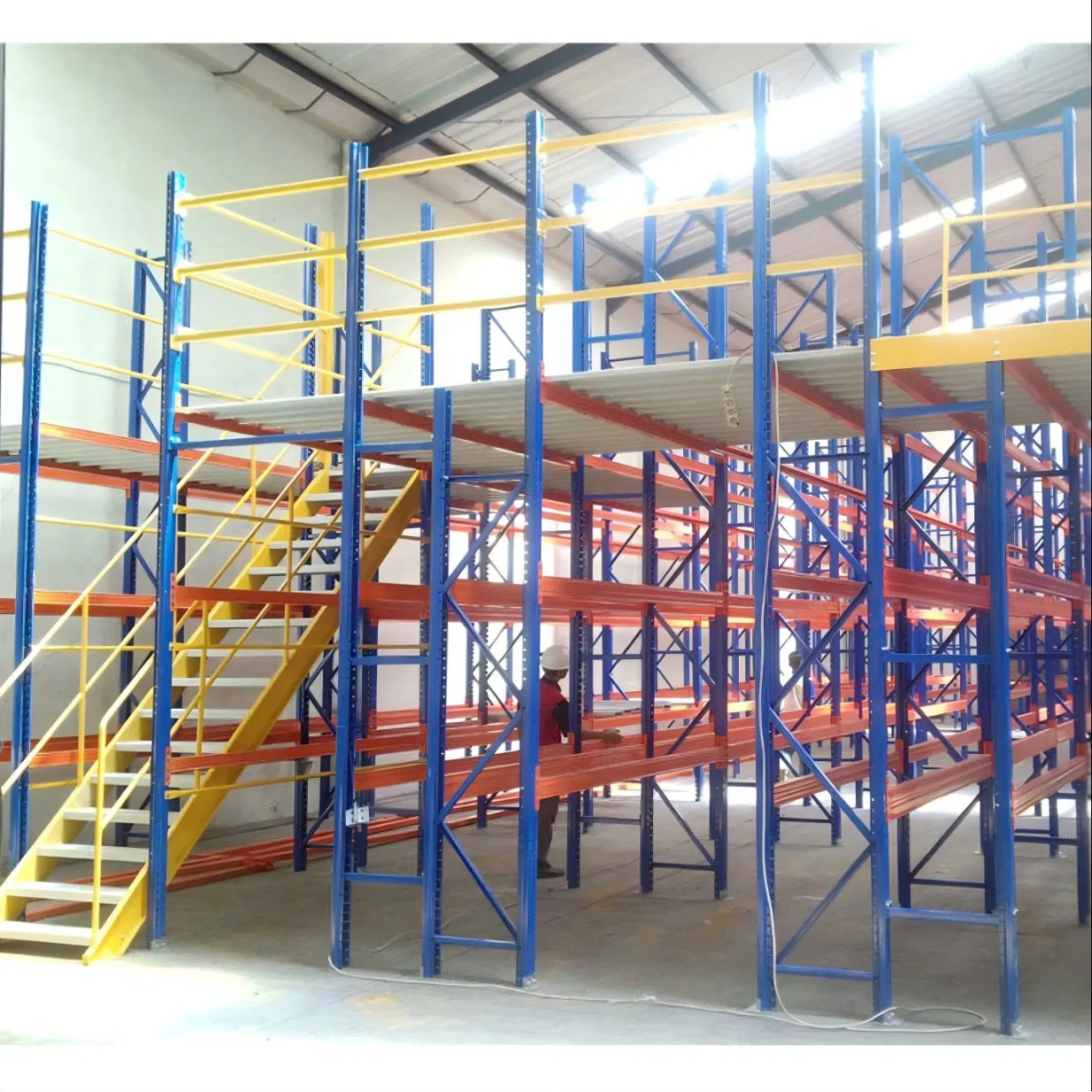 Heavy-Duty Industrial Steel Mezzanine Storage System with Stairs