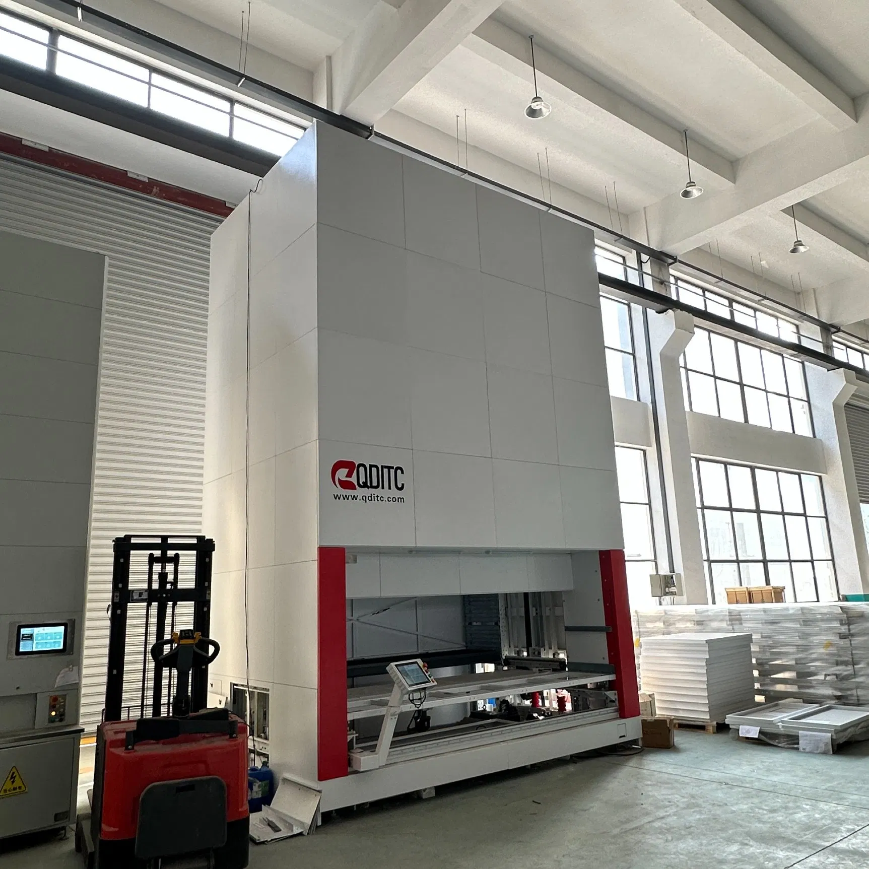 Automated Warehouse Storage Solutions Featuring Smart Vertical Storage Technology