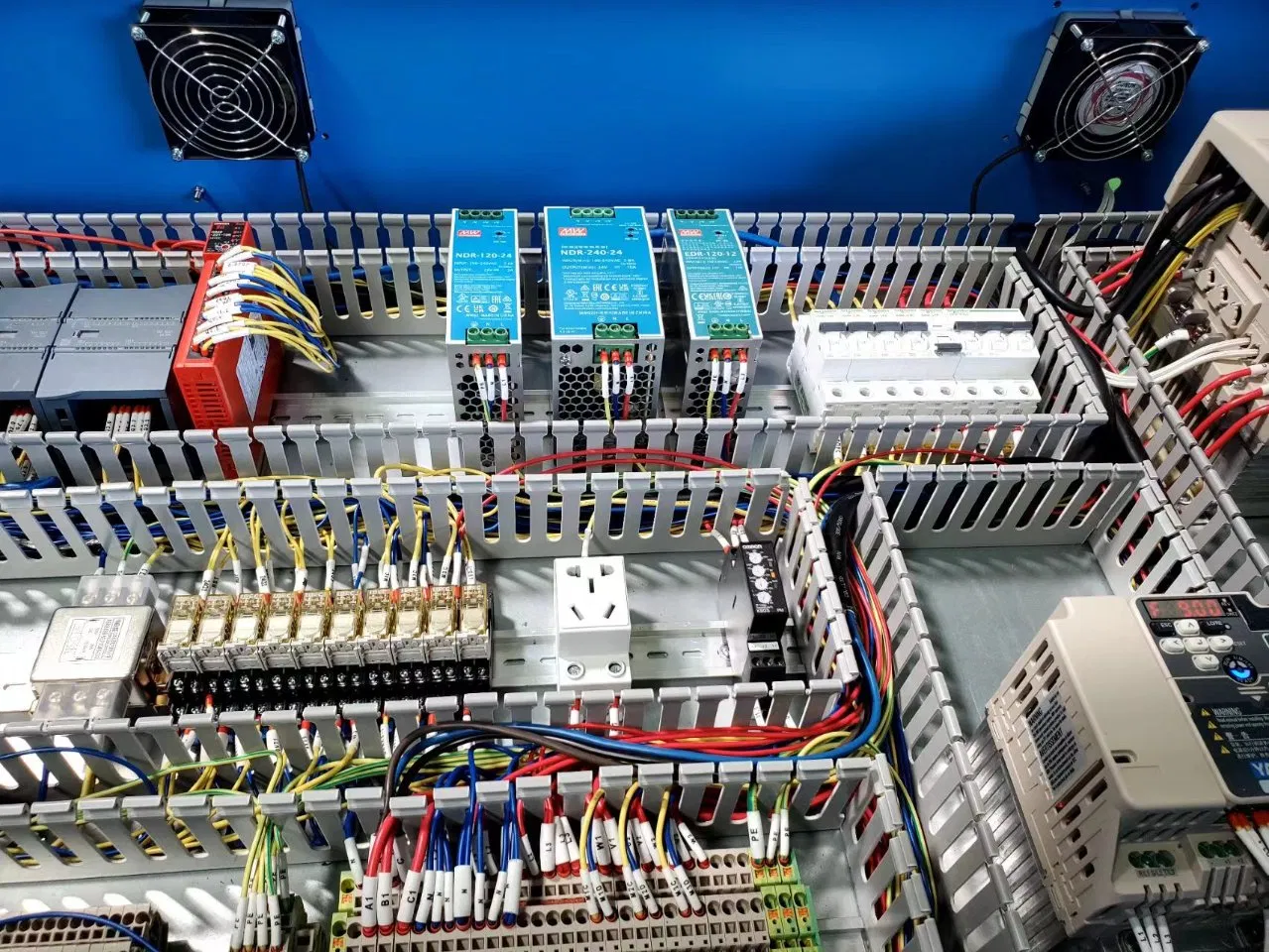 Vertical Lift Module Smart Warehouse Rack System Automatic Warehouse