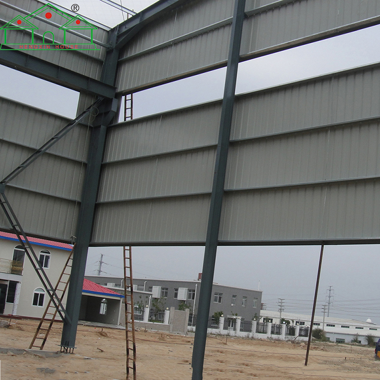 Durable Steel Warehouse Designed for Earthquake Safety Standards