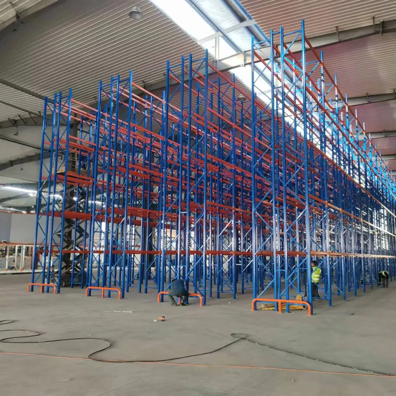 More Capacity High Rack Warehouse System 5 Tier Metal Pallet Narrow Aisle Storage Racking Systems in Warehouse Racking