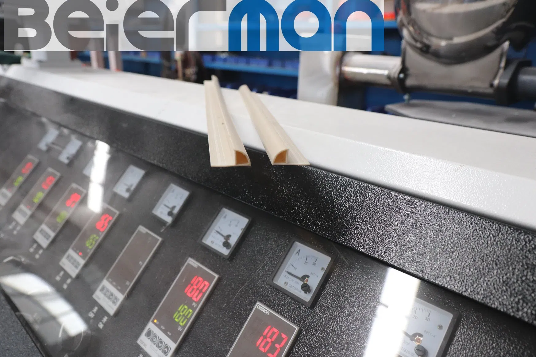 2024 2 Cavity 4 Cavity Automatic PVC Plastic Wall Protection Corner Profile Double Screw Extrusion Production Line Vacuum Mold System with Hole Punching Device