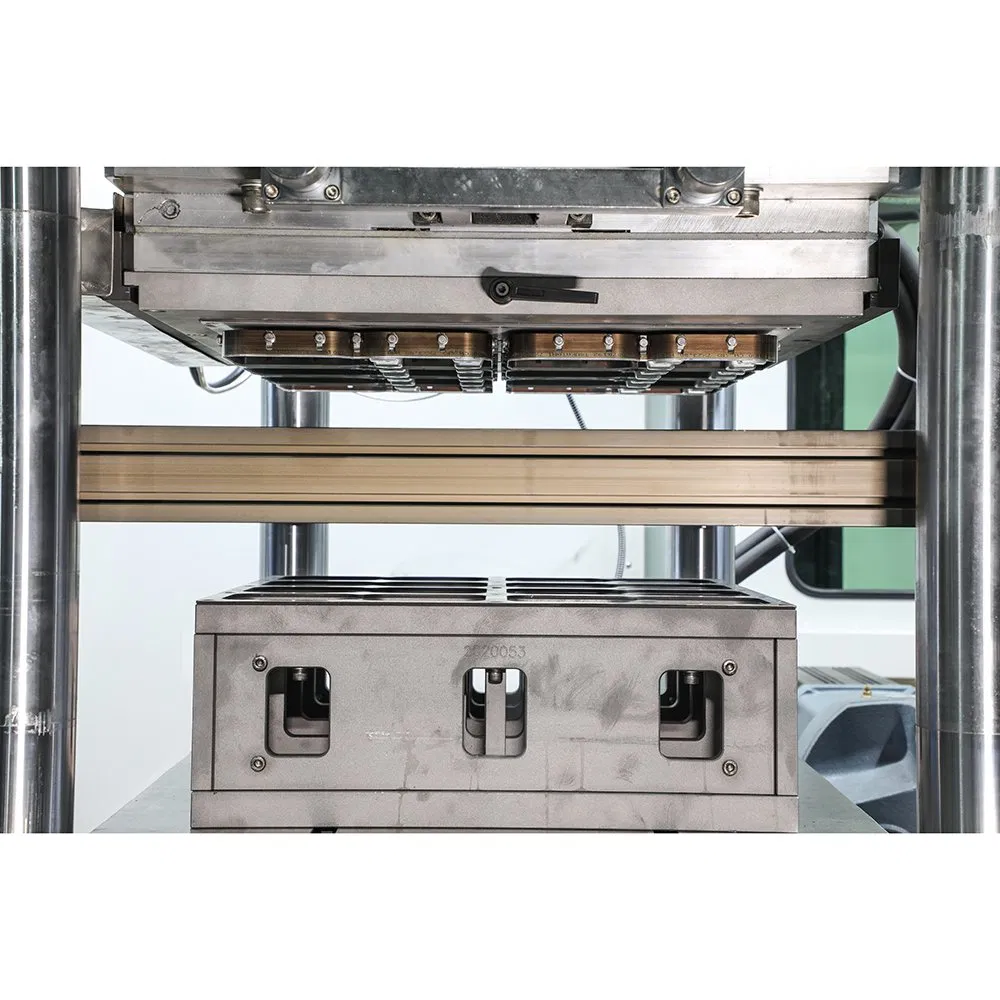 Semi Fully-Automatic 3 Stations Vacuum Thermoforming Machine for Production Plastic Takeaway Boxes