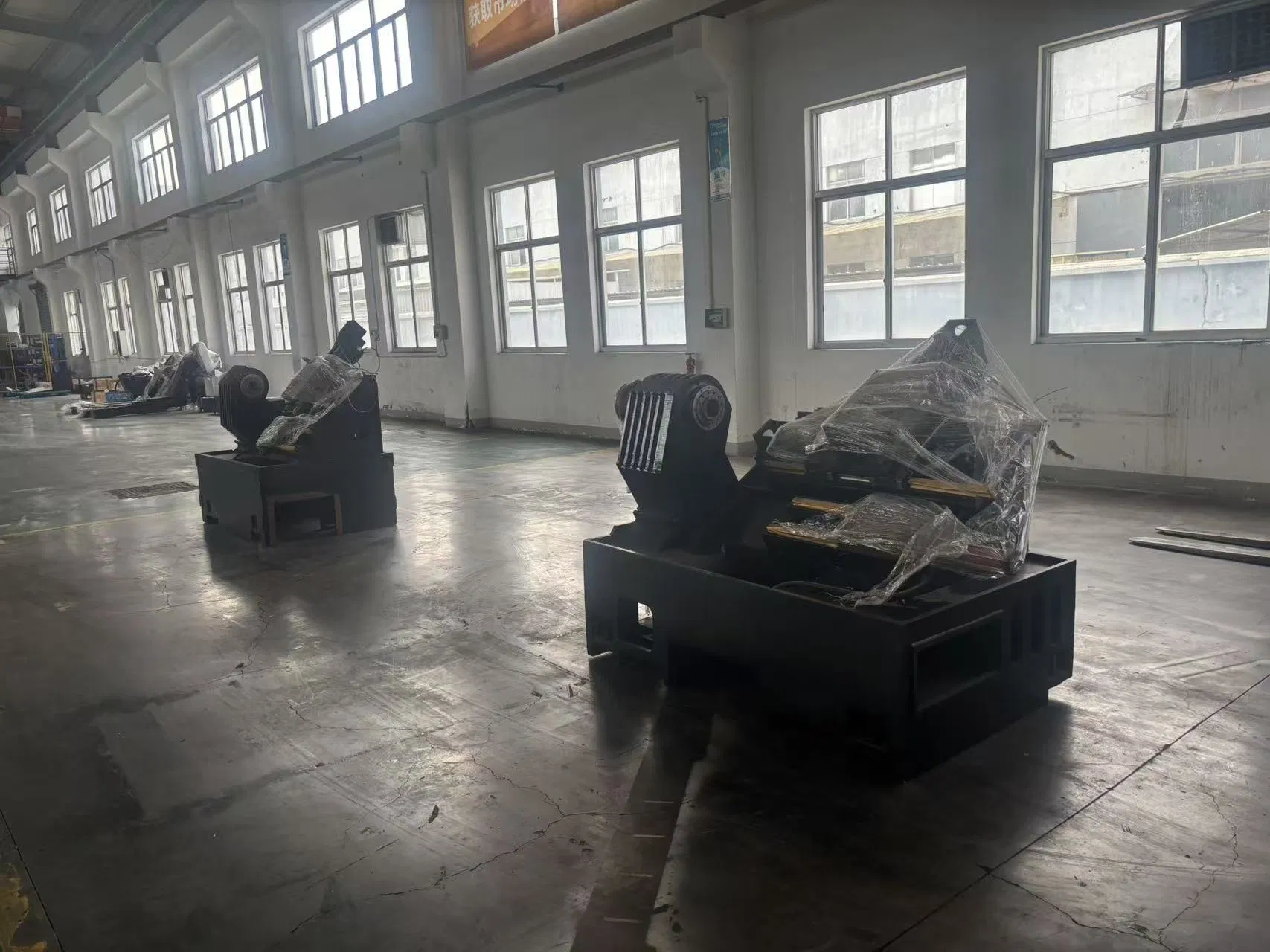 High-Efficiency Surface Milling Precision Numerical Control System with Cam Program Pre-Reading