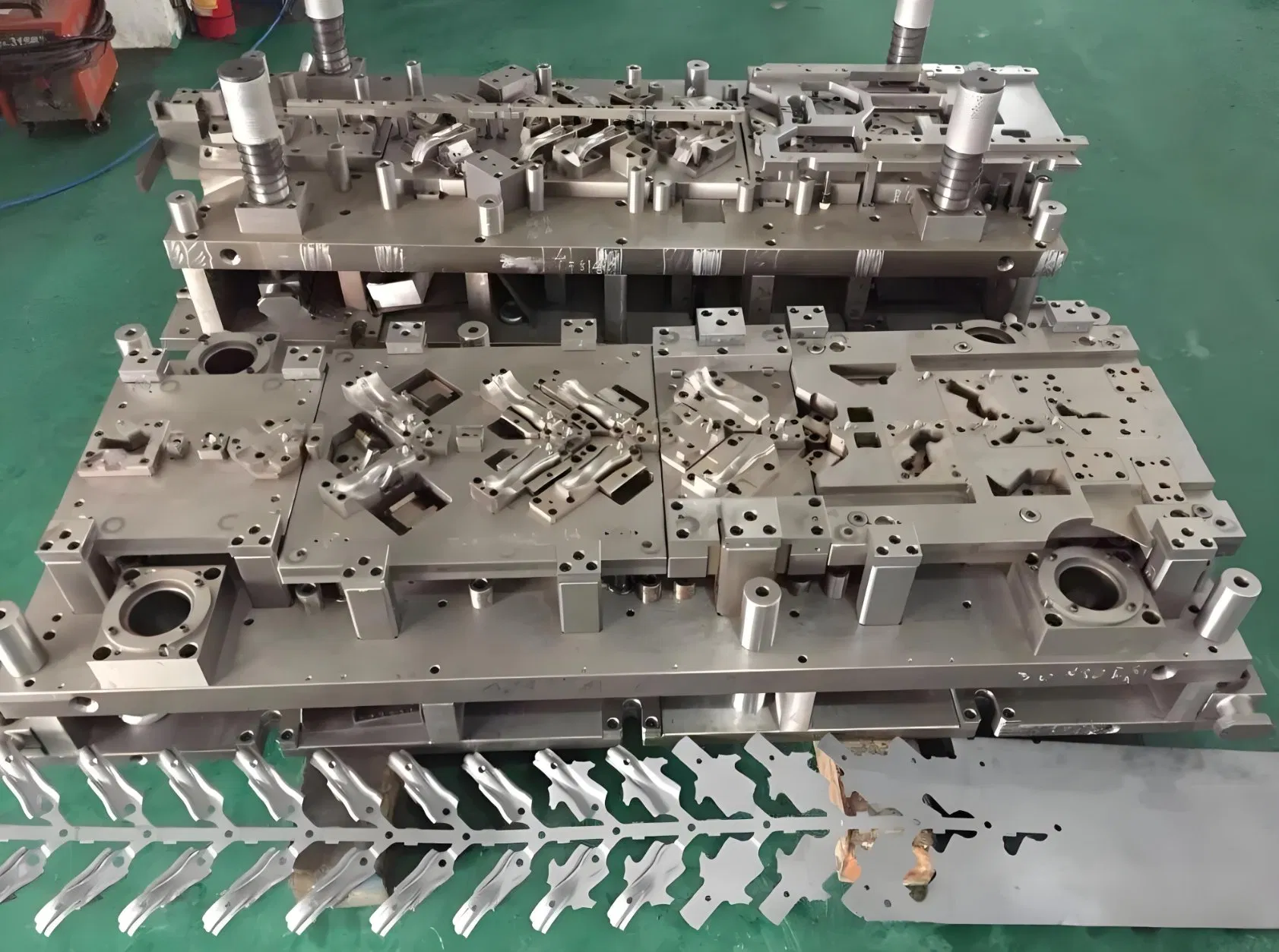 Sale Custom Embossed Logo Punching and Precision Metal Brass Shaping Mould Manufacturer