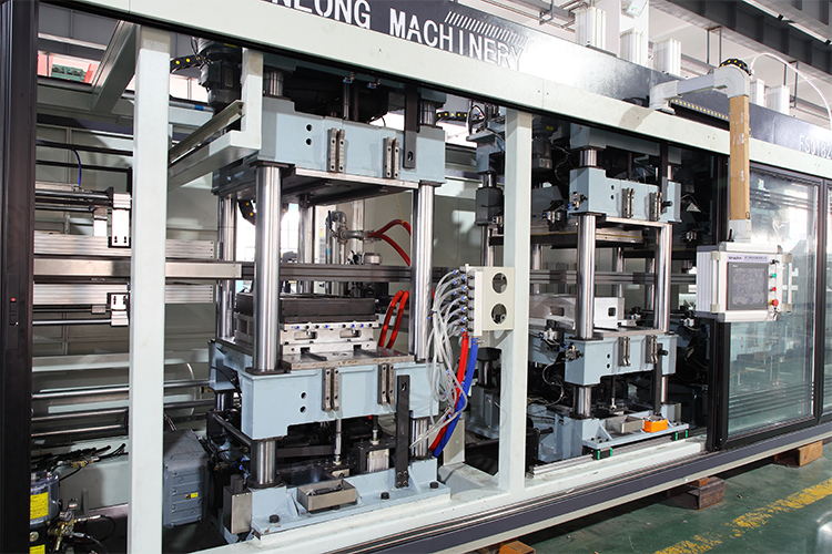 Supply Three Station Positive and Negative Pressure Vacuum Forming Thermoforming Machine for Plastic Products Food Container