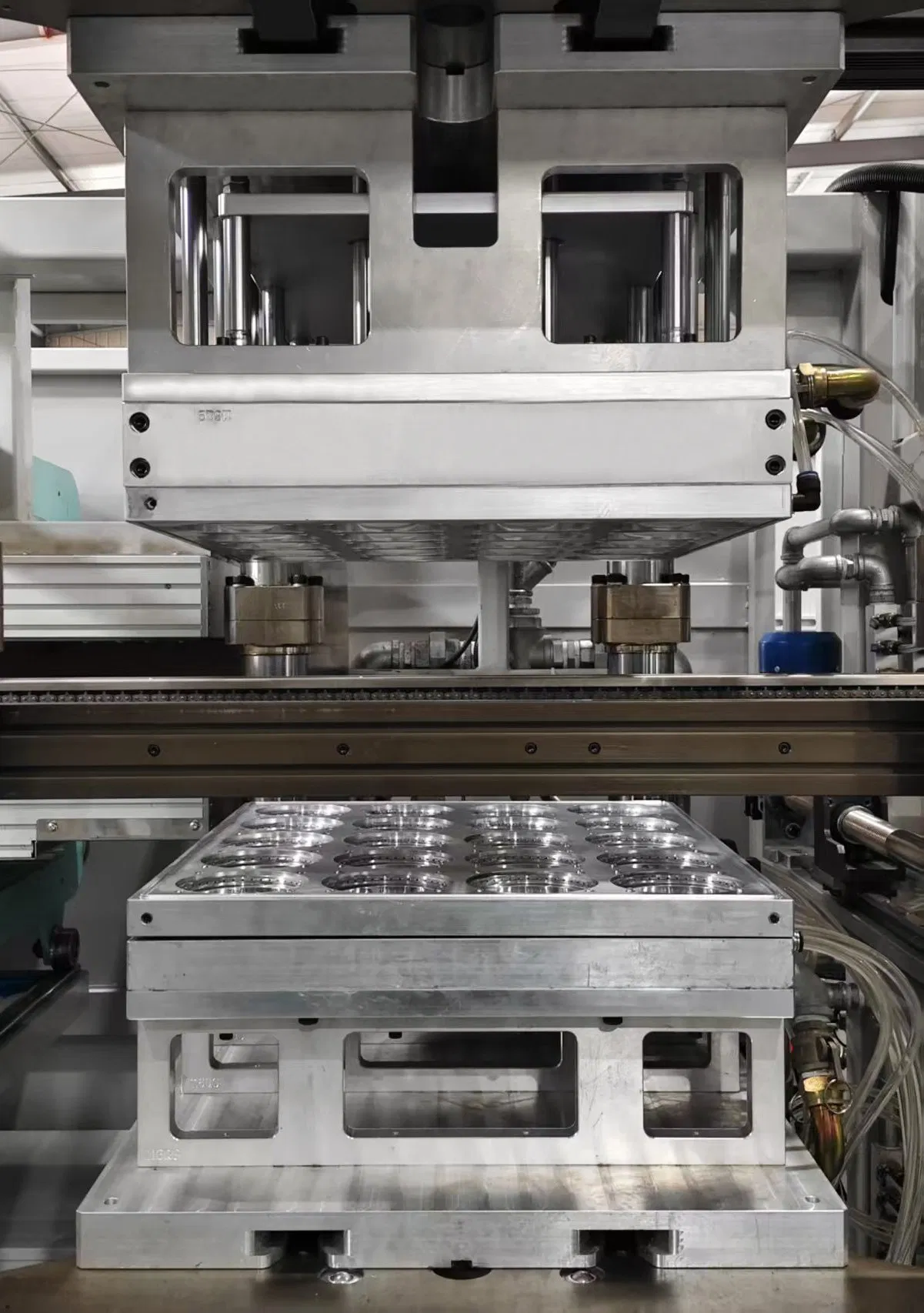 Adwo High Speed Fully-Automatic Plastic Medical Container Packaging Vacuum Forming Thermoforming Machine