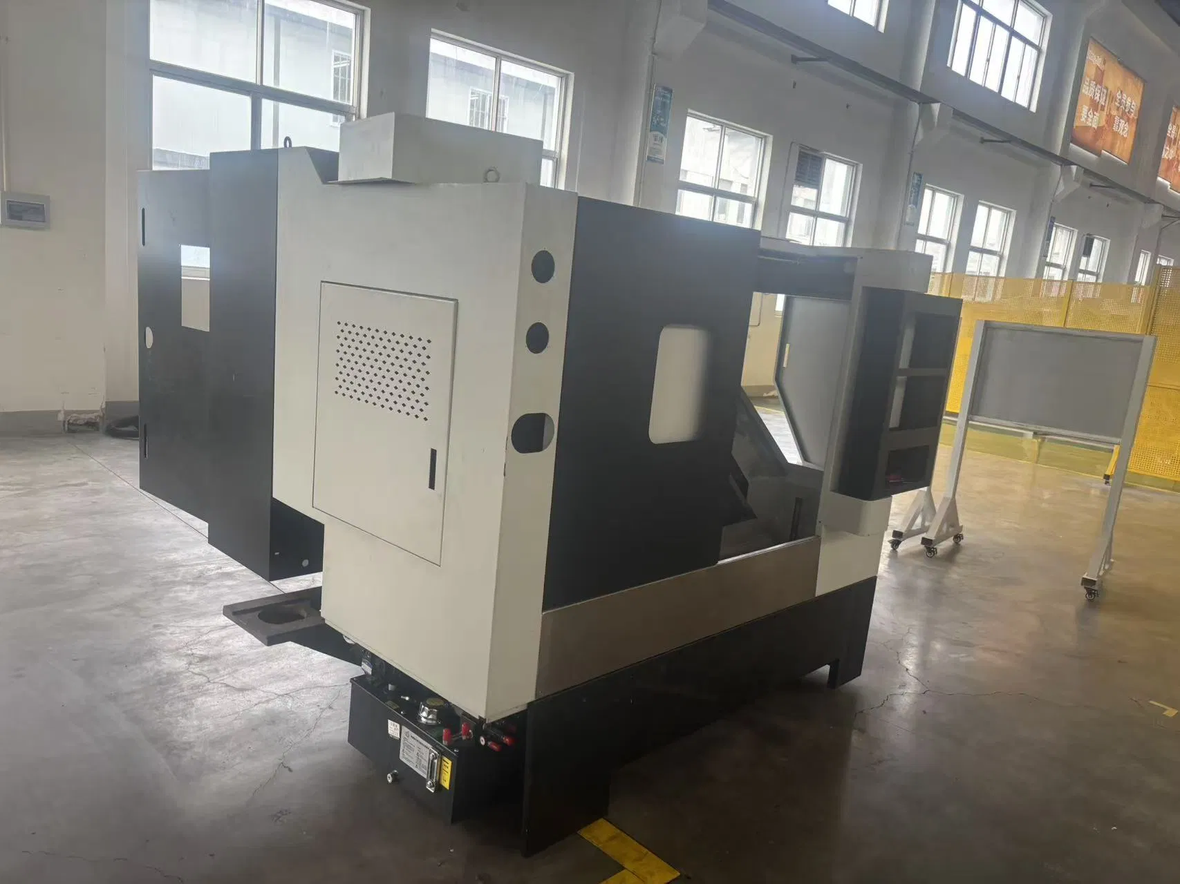 Durable Lathe Milling Centre Machine Featuring Taiwan Syntec Control System