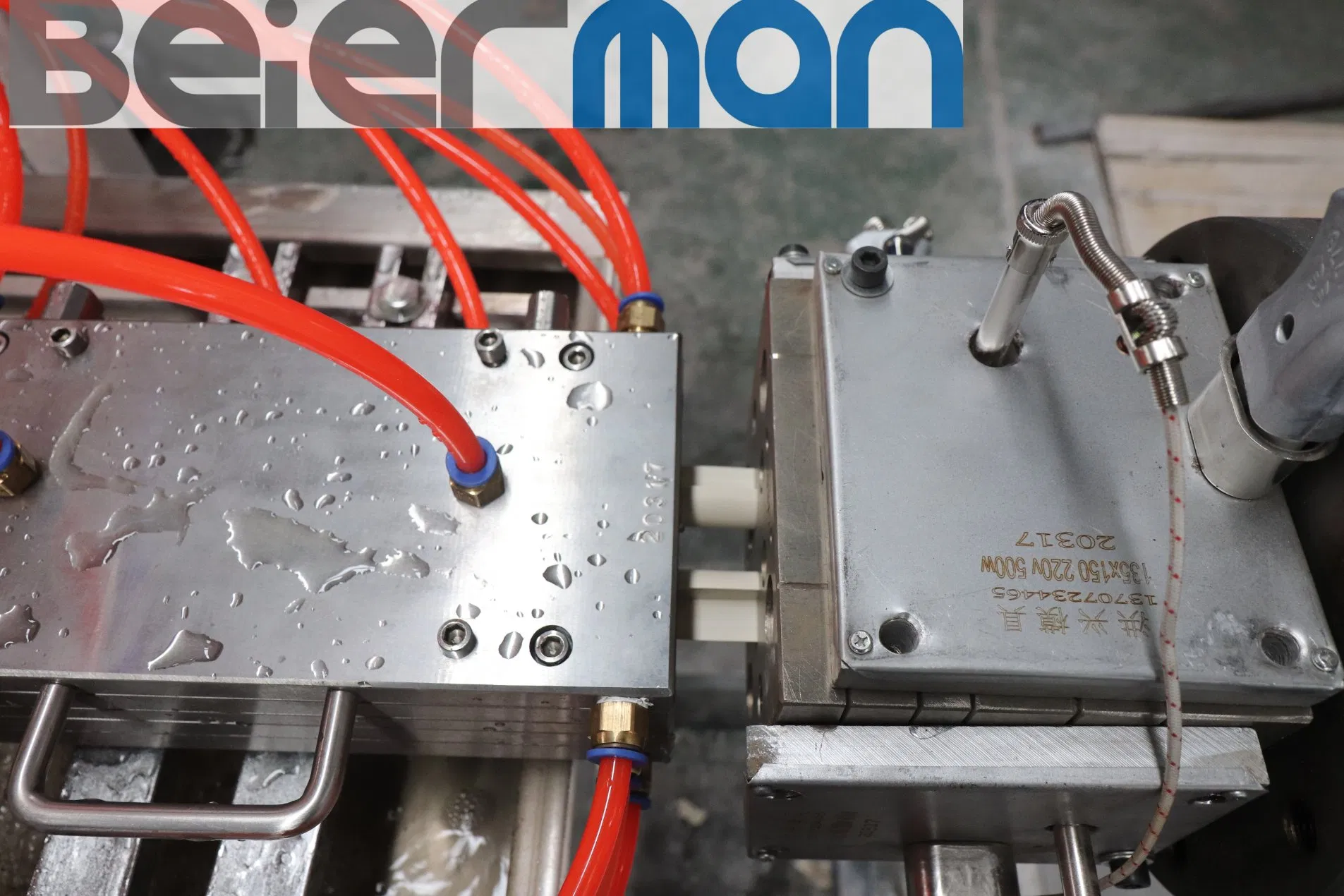 2024 2 Cavity 4 Cavity Automatic PVC Plastic Wall Protection Corner Profile Double Screw Extrusion Production Line Vacuum Mold System with Hole Punching Device