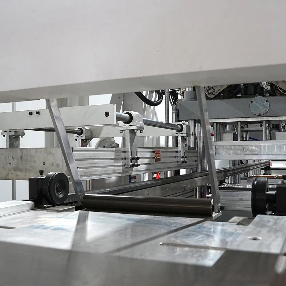 Food-Grade Multi-Station Container Thermoformer Plastic Fast Meal Disposable PP Clamshell Takeout Hinged to Go Food Packaging Containers Making Machine