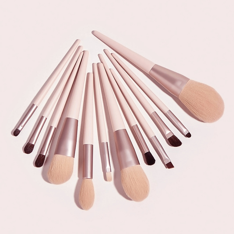 12PCS Conjunto de Pincéis de Maquiagem com Bolsa Cabo de Madeira Fibra Sintética Macia Base Blush Logotipo Personalizado