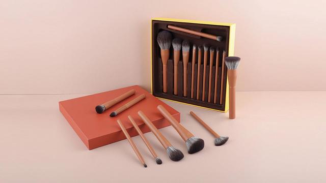 Controle de qualidade e inspeção de pincéis cosméticos na fábrica HOTTI Beauty