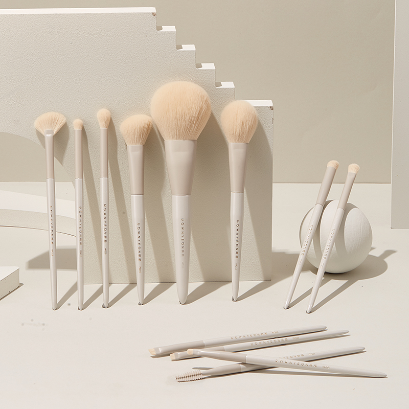 12pcs Custom Logo High Quality Luxury Itembeauty Cosmetic Foundation Spoolie Makeup Eye Shadow Brush Set Kit
