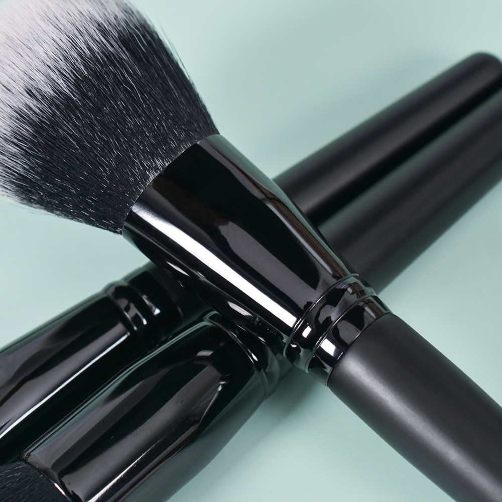 OEM ODM Logo 15 Makeup Brush Set Loose Powder Eyeshadow Blush Brushes Black Luxury Makeup Brush Set
