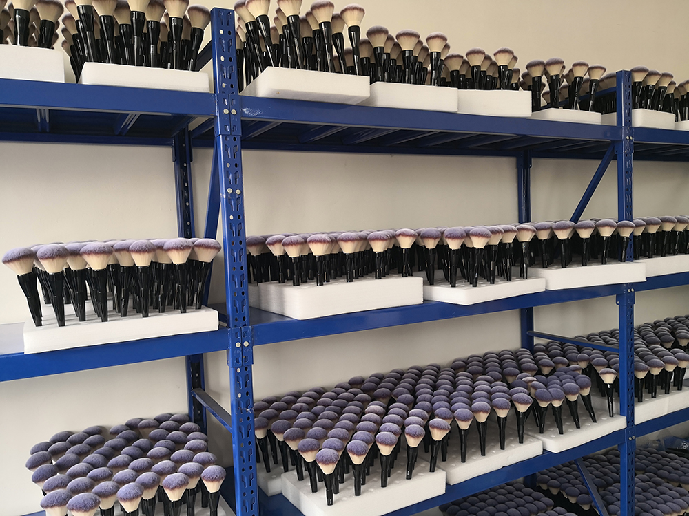 Makeup brush product showcase 3