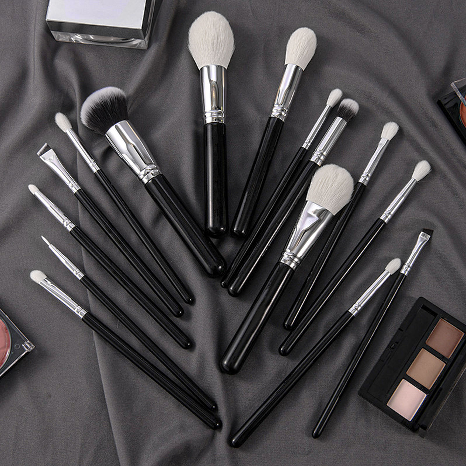 Professional Soft Synthetic Bristles Handles Makeup Brush Set for Foundation Eyeshadow Full-Face Daily Makeup