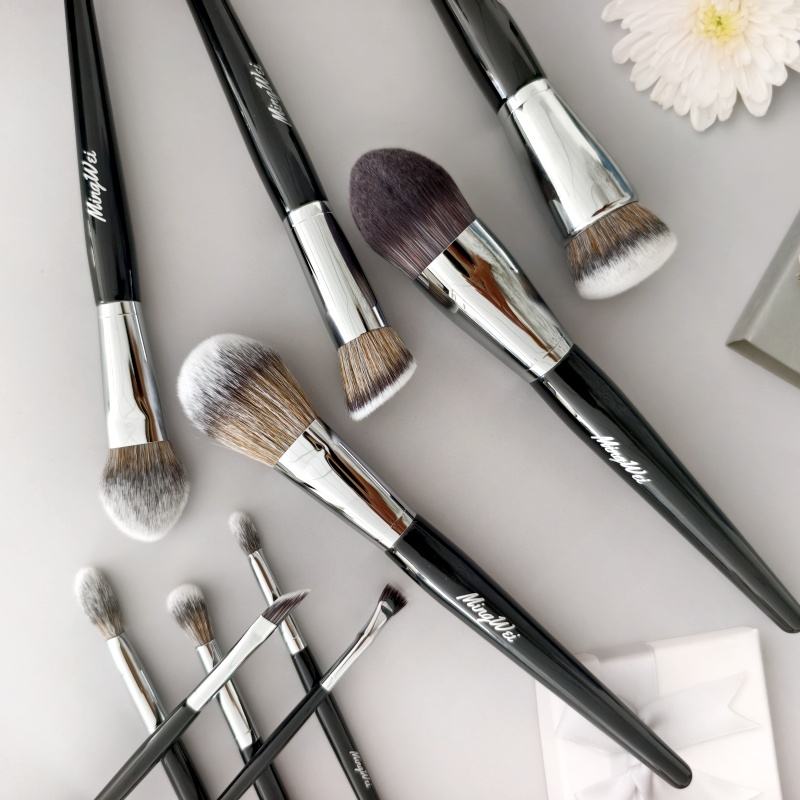 5Pcs Synthetic Hair Powder Brush Set Wood Handle Face Powder Blending Custom Logo Professional Daily Use Cosmetic Makeup Brushes
