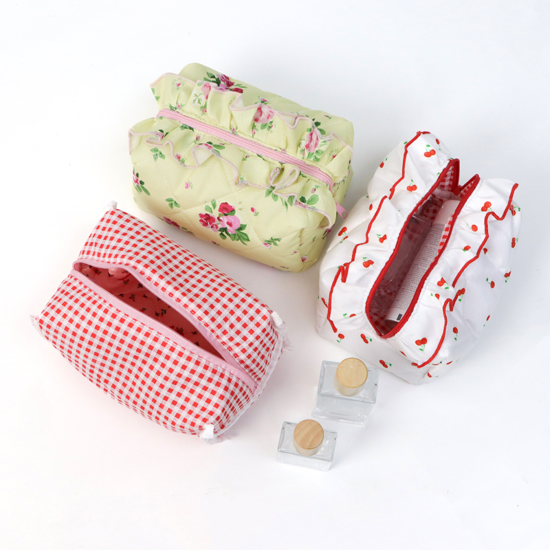 Cotton Quilted Makeup Bag Cute Floral Cosmetic Bag With Lacework Travel Toiletry Bag For Women Girls