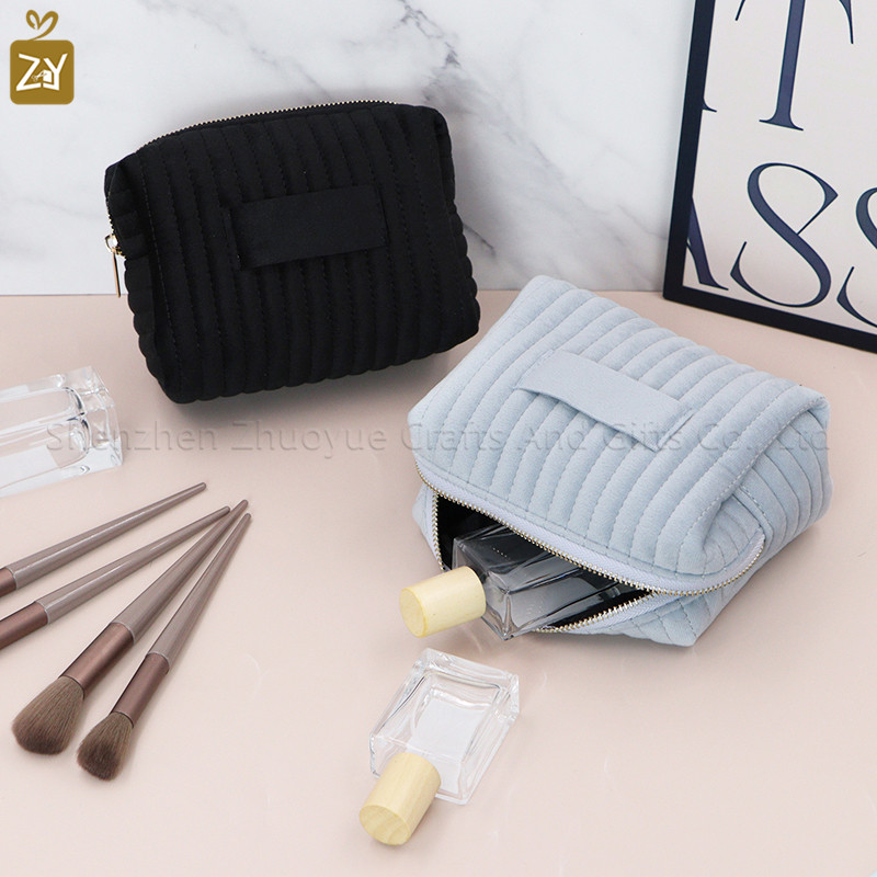 Large Capacity Velvet Makeup Pouch Portable Travel Toiletry Cosmetic Bag Soft Quilted Zippered Makeup Pouch For Women