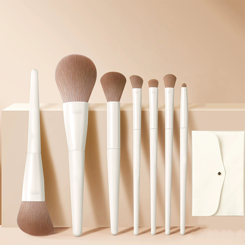 5Pcs Synthetic Hair Powder Brush Set Wood Handle Face Powder Blending Custom Logo Professional Daily Use Cosmetic Makeup Brushes