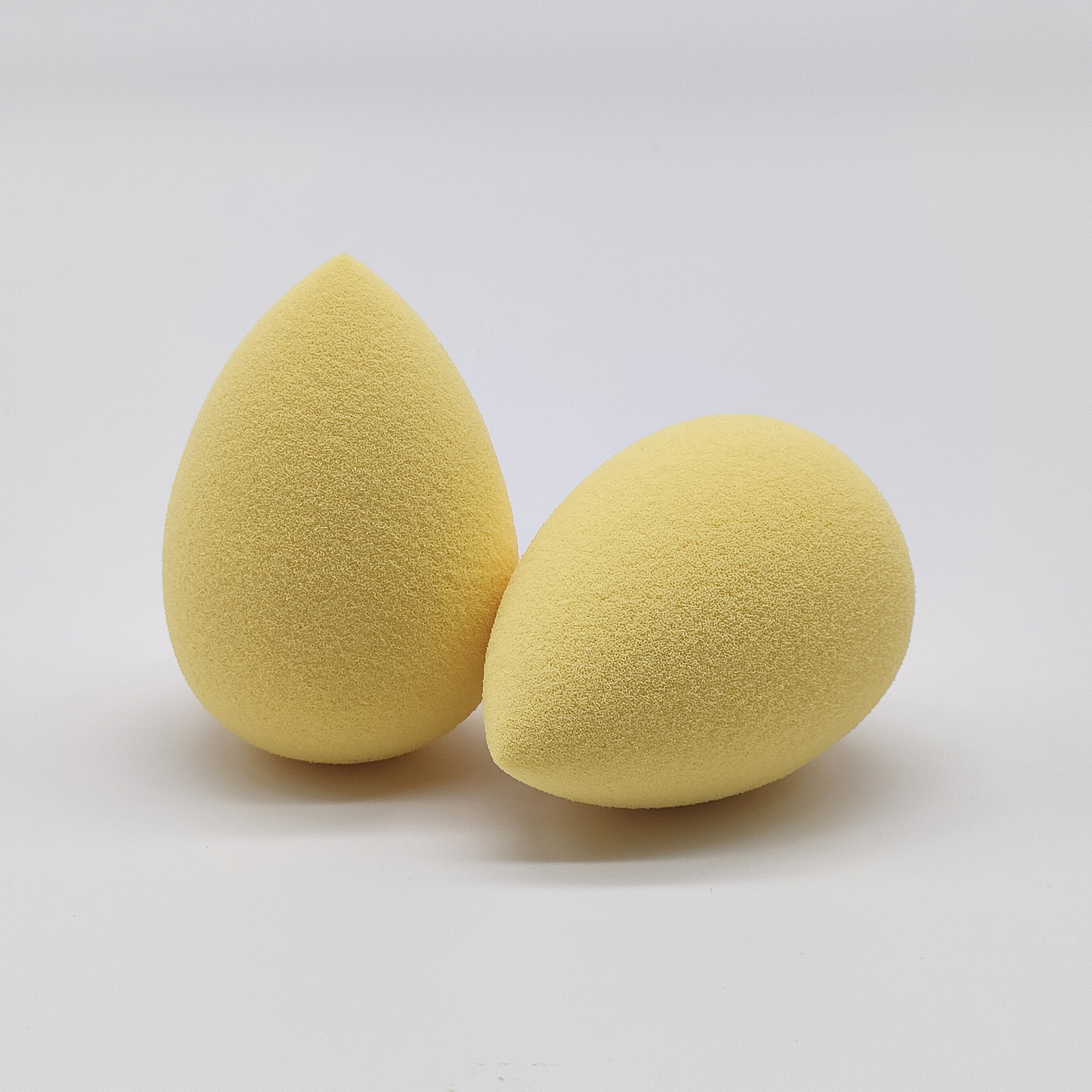 Yellow Tear-drop Non-Latex Material Soft Blending Makeup Sponge Puff for Liquid Foundation &amp; Powder Makeup Sponge
