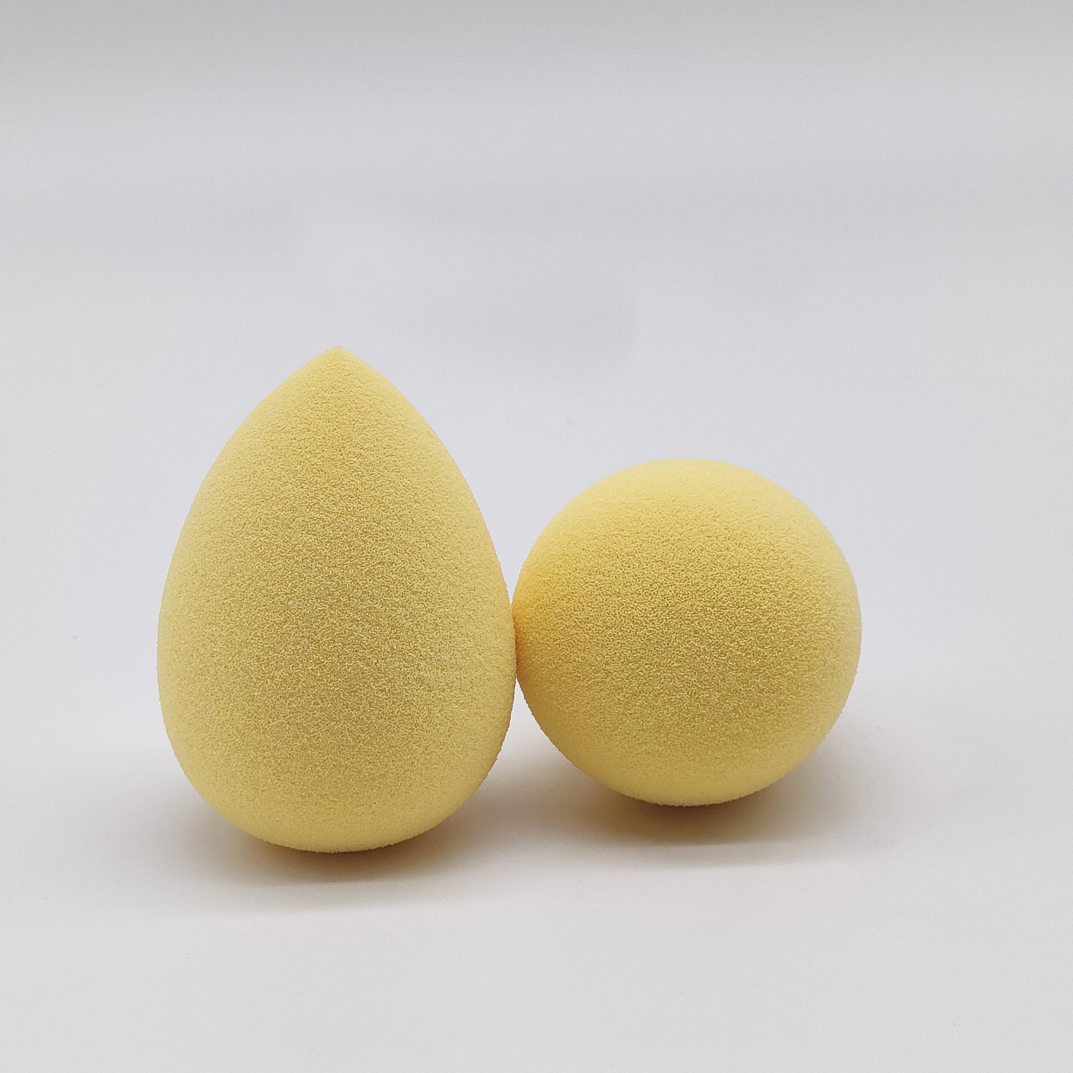 Yellow Tear-drop Non-Latex Material Soft Blending Makeup Sponge Puff for Liquid Foundation &amp; Powder Makeup Sponge