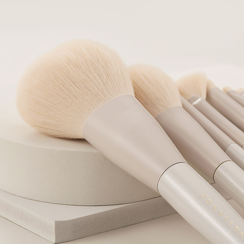 12pcs Custom Logo High Quality Luxury Itembeauty Cosmetic Foundation Spoolie Makeup Eye Shadow Brush Set Kit