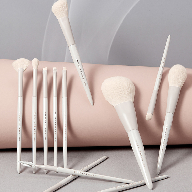 12pcs Custom Logo High Quality Luxury Itembeauty Cosmetic Foundation Spoolie Makeup Eye Shadow Brush Set Kit