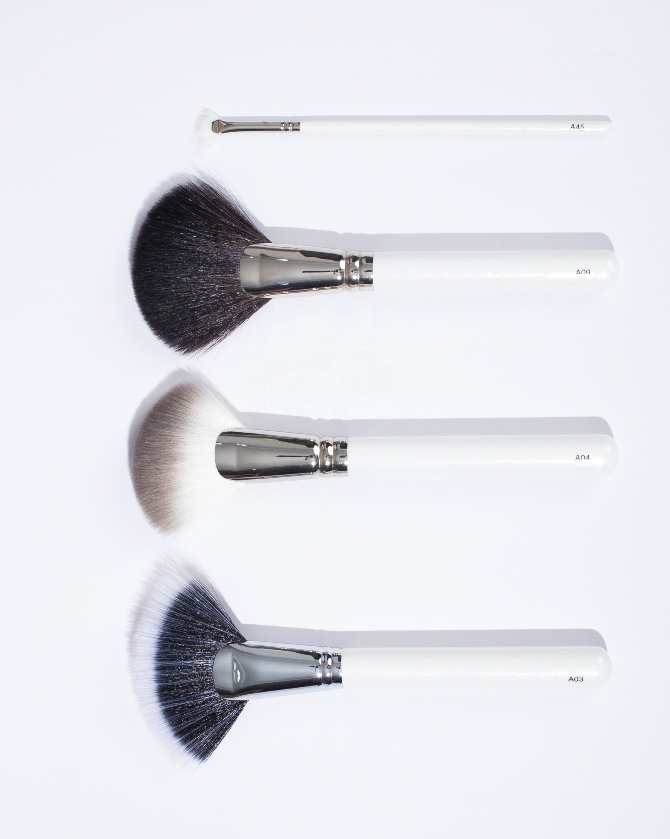 2026 High Quality Low Price 1Pc Spa Synthetic Hair Fan Powder Brush