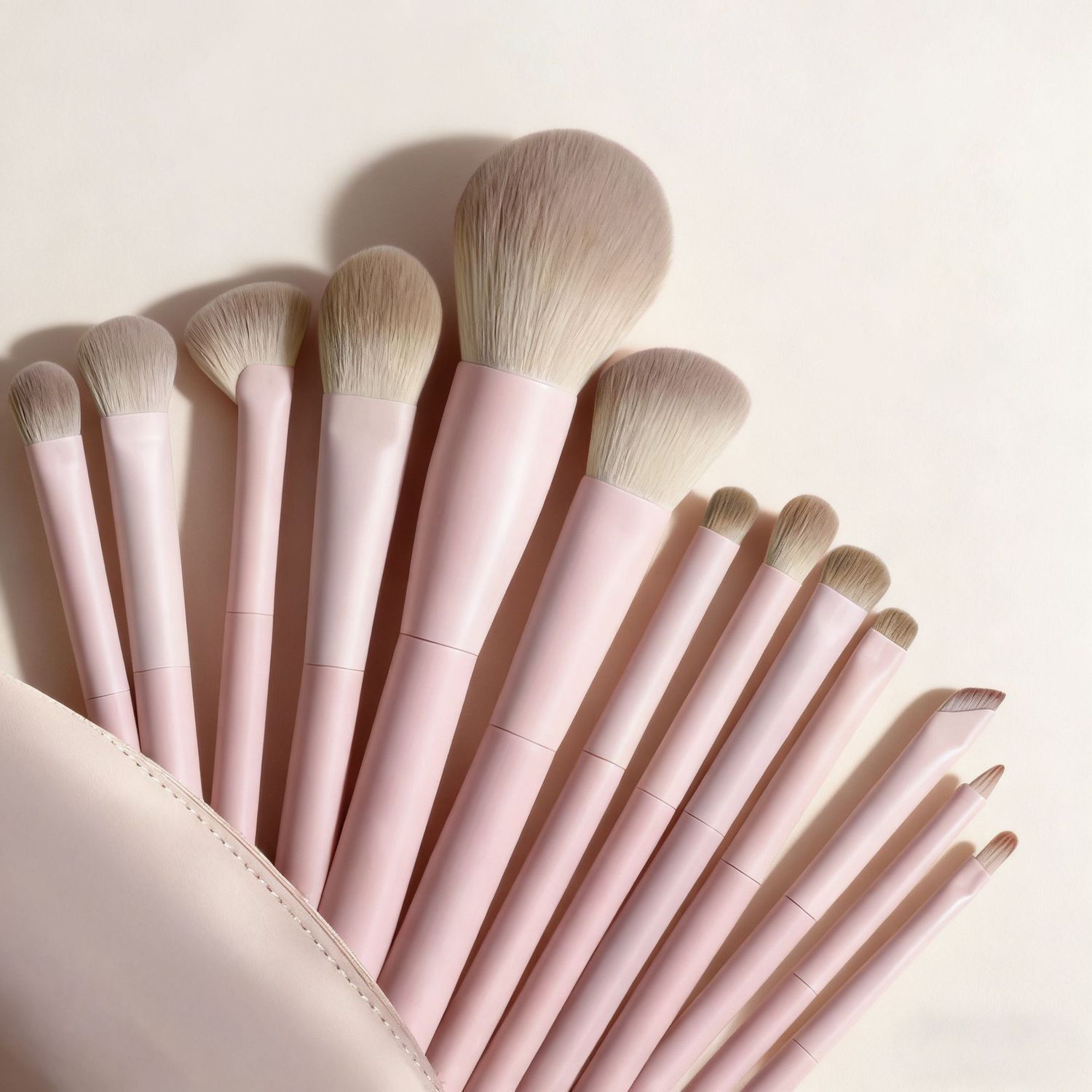 13-piece Beginner Eco-friendly Makeup Brush Set-Luxurious pink Custom-made Private Brand Travel-Friendly Makeup Brushes Storage