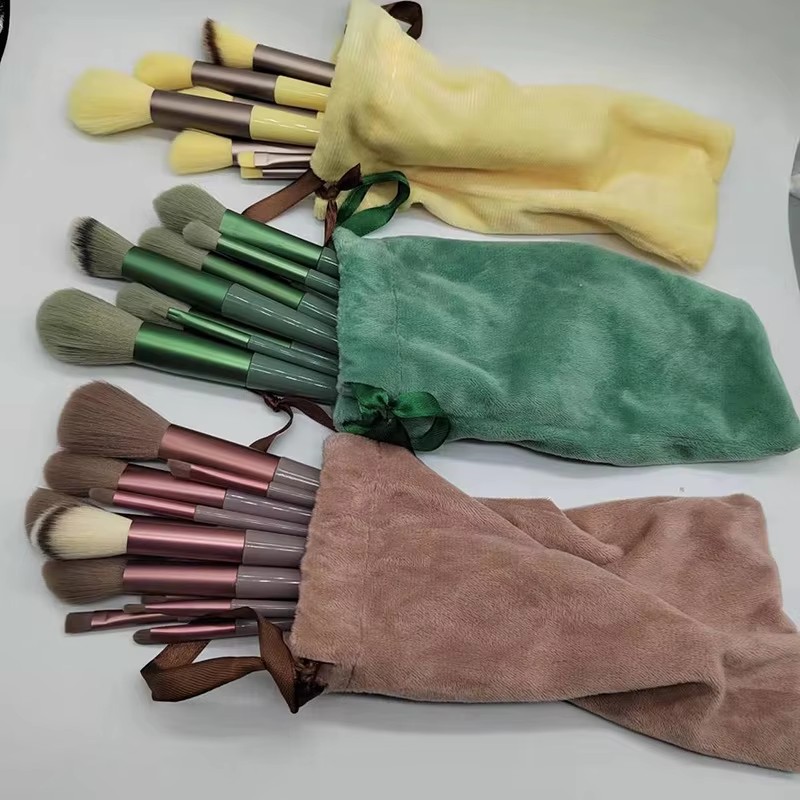 13pcs Plastic Handle Makeup Brush Set Soft Nylon Bristles