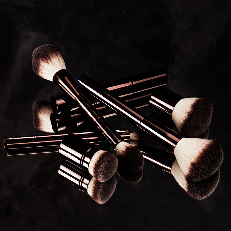 19-Piece Cruelty-Free Luxury Vegan Hourglass Makeup Brush Set with Aluminium Handle Custom Logo for Concealer Lip Balm Lip Gloss