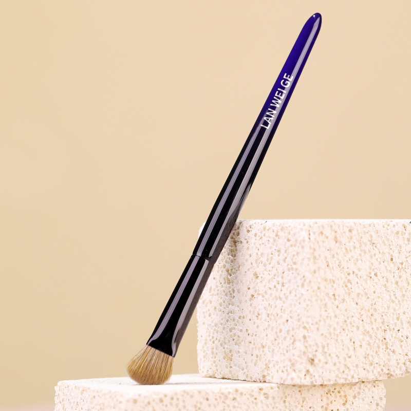 Triangular Eyeshadow Blending Brush Soft Synthetic Bristles Professional Eye Makeup Tool for Crease Nose Shadow Highlight