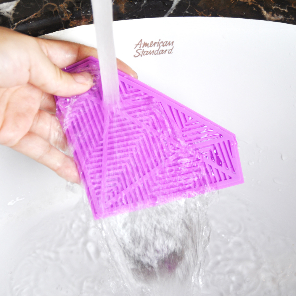 Silicone Makeup Brush Cleaner Mat Detail 2